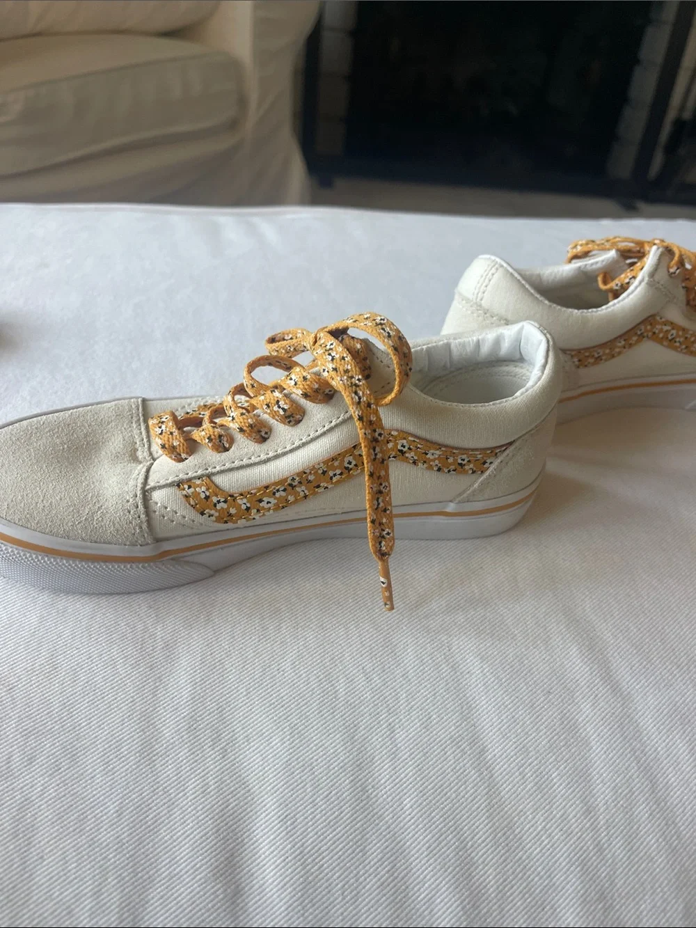 NWOT VANS Girls Size 1 Cream Kids Sneakers with Yellow Floral Laces - Picture 6 of 11